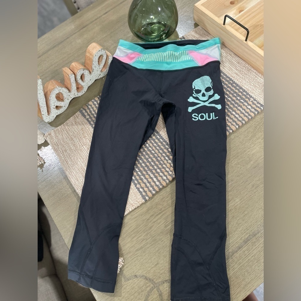 LULULEMON VINTAGE SZ 6 SOULCYCLE SKULL LEGGINGS $128 GREAT SHAPE Y2K